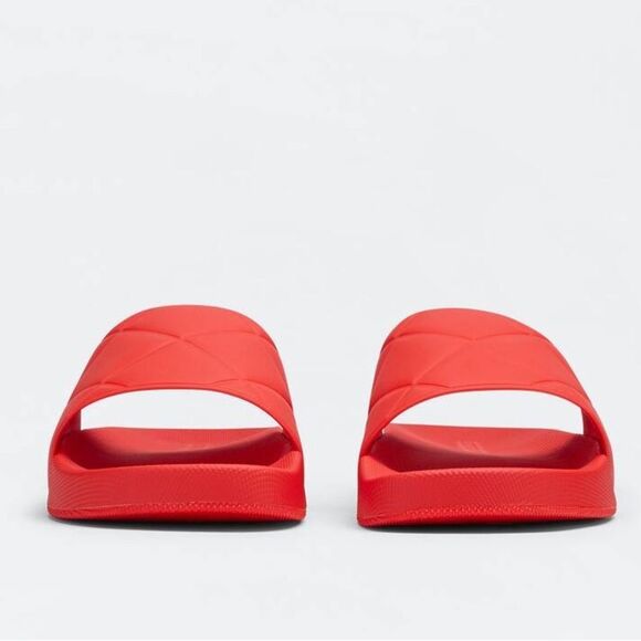 Bottega Veneta Men's Red/Orange Quilted Rubber Slide Sandals - Picture 16 of 16